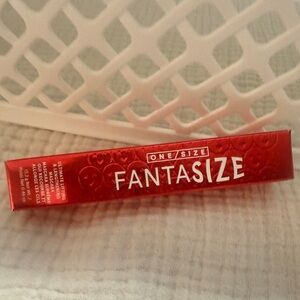 ONE/SIZE Fantasize Mascara in Black